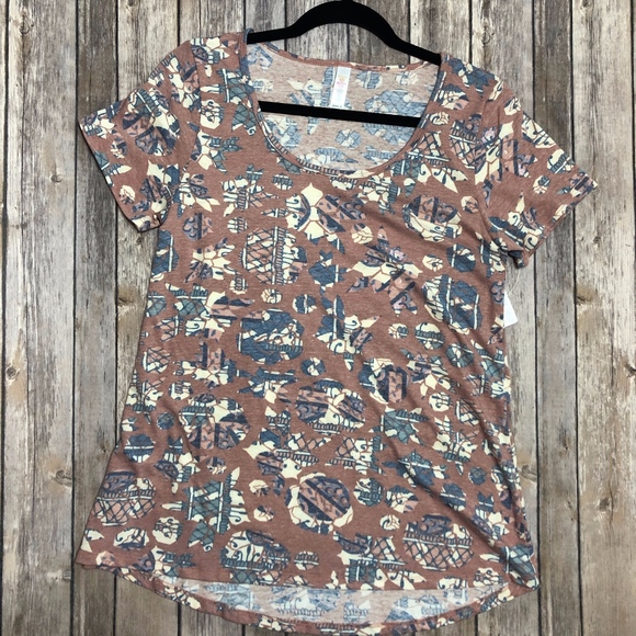 ♦️2/$30 Floral! LuLaRoe Classic T - Picture 1 of 7